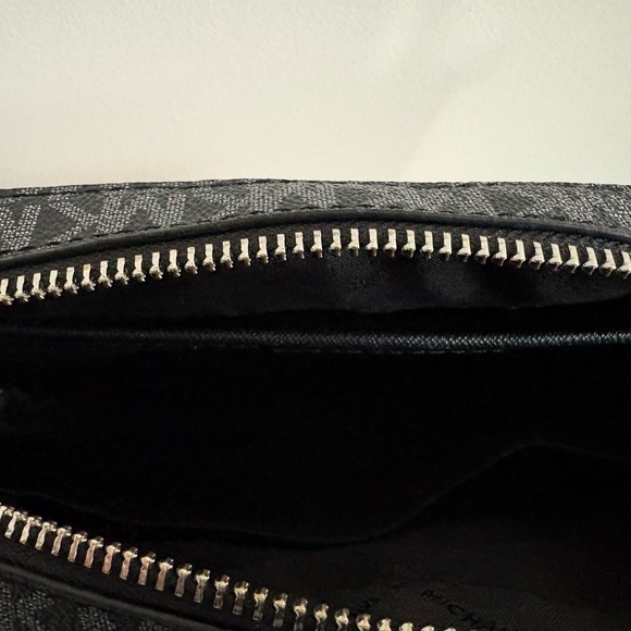 Michael Kors Jet Set Crossbody - Picture 6 of 7